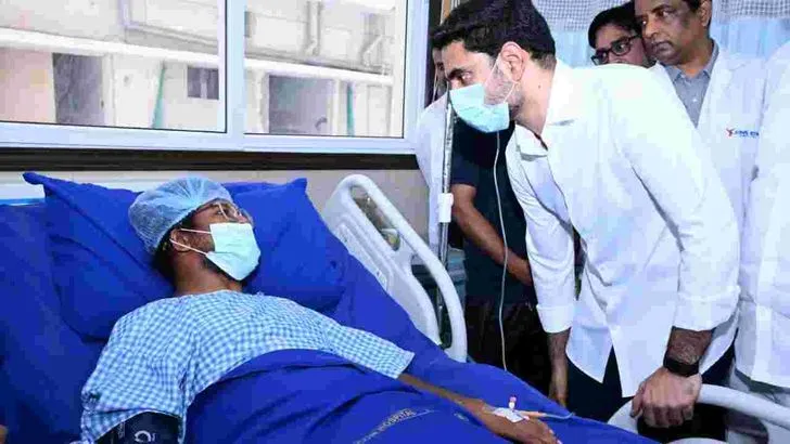 స్టీల్ ప్లాంట్ అగ్నిప్రమాద బాధితులను పరామర్శించిన నారా లోకేష్