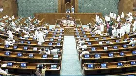 లోక్‌సభలో కొనసాగిన విపక్షాల ఆందోళన.. రెండు బిల్లులకు ఆమోదం