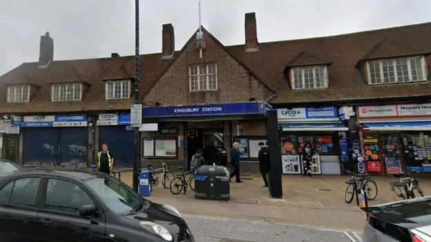 లండన్‌లో భారత సంతతి వ్యక్తులకు భారీ జరిమానా! వీధిలో పాన్ ఉమ్మేశారని..