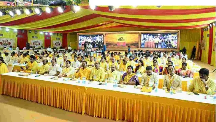 మహానాడులో ఘనంగా ఎన్టీఆర్ జయంతి వేడుకలు..  నివాళులు అర్పించిన చంద్రబాబు