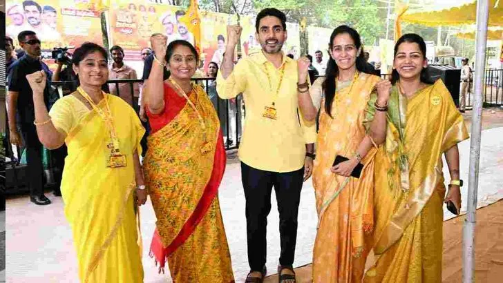 ఘనంగా మహానాడు వేడుకలు.. టీడీపీ జెండాను ఆవిష్కరించిన సీఎం చంద్రబాబు