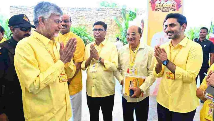 మహానాడులో ఘనంగా ఎన్టీఆర్ జయంతి వేడుకలు..  నివాళులు అర్పించిన చంద్రబాబు