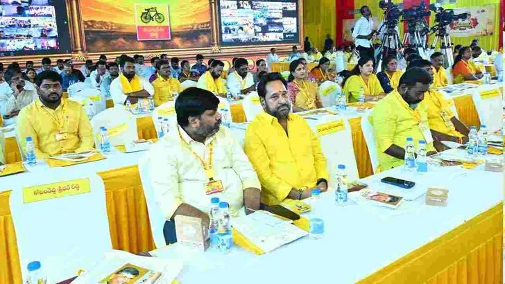 ఘనంగా మహానాడు వేడుకలు.. టీడీపీ జెండాను ఆవిష్కరించిన సీఎం చంద్రబాబు