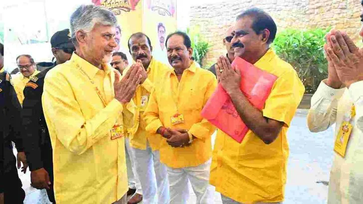మహానాడులో ఘనంగా ఎన్టీఆర్ జయంతి వేడుకలు..  నివాళులు అర్పించిన చంద్రబాబు