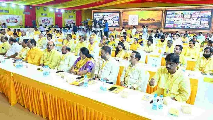 మహానాడులో ఘనంగా ఎన్టీఆర్ జయంతి వేడుకలు..  నివాళులు అర్పించిన చంద్రబాబు