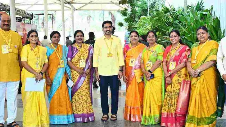 మహానాడులో ఘనంగా ఎన్టీఆర్ జయంతి వేడుకలు..  నివాళులు అర్పించిన చంద్రబాబు