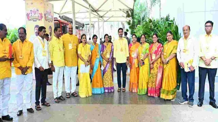 మహానాడులో ఘనంగా ఎన్టీఆర్ జయంతి వేడుకలు..  నివాళులు అర్పించిన చంద్రబాబు