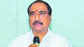 దేవుళ్ల దగ్గర రాజకీయ నేతల పాటలు పెట్టడం సరికాదు: ఎమ్మెల్యే సంజయ్