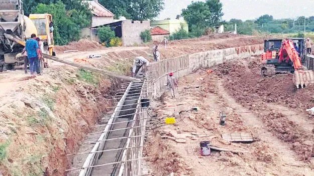 చెరువుల అభివృద్ధి చకచకా..