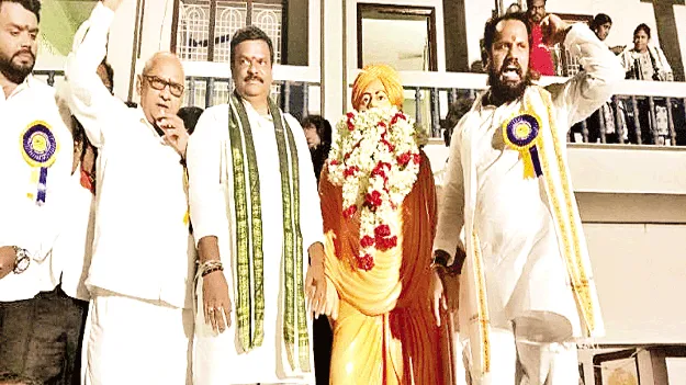 యూత్‌క్లబ్‌ సేవలు ఆదర్శనీయం 