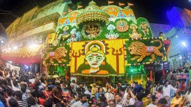 సికింద్రాబాద్‌లో లష్కర్ బోనాల సందడి.. తొలి బోనం సమర్పించిన మంత్రి పొన్నం