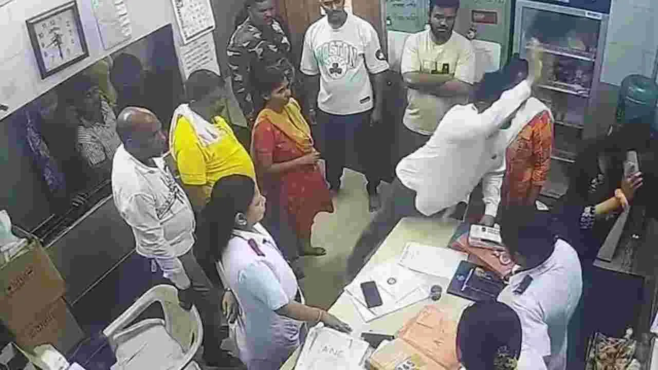 కార్పొరేటర్ దాడి.. మహిళా డాక్టర్ రాజీనామా