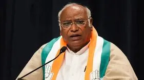 పెట్రోల్, డీజిల్ ధరలను పెంచి మోదీ ప్రభుత్వం దోచుకుంటోంది: మల్లికార్జున్ ఖర్గే..