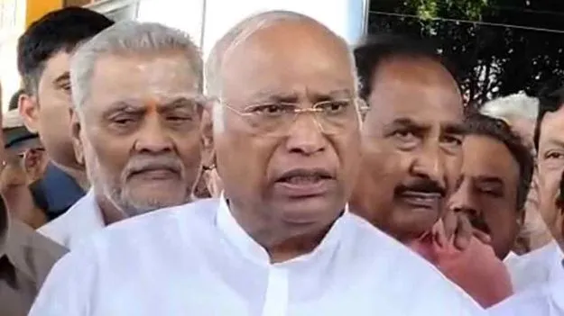 మంత్రులు, డిప్యూటీ సీఎంలపై ఇంకా నిర్ణయం తీసుకోలేదు.. మల్లికార్జున్ ఖర్గే