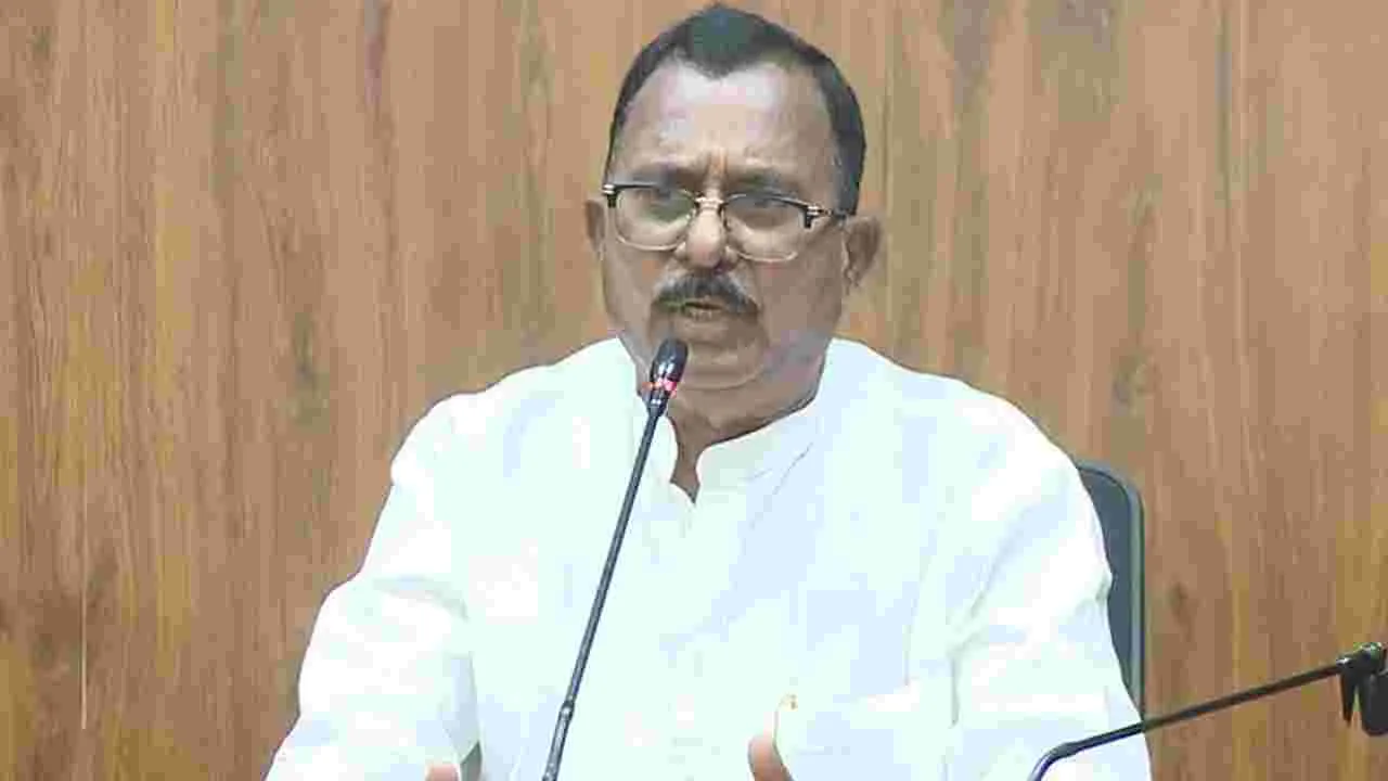 పార్లమెంట్‌లో ఏం జరుగుతుందో కేసీఆర్‌కు తెలియడం లేదు: ఎంపీ