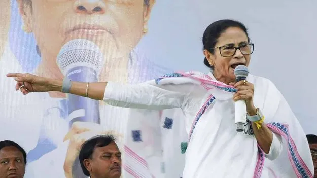 బీజేపీ అనాగరిక పార్టీ.. నిప్పులు చెరిగిన మమత