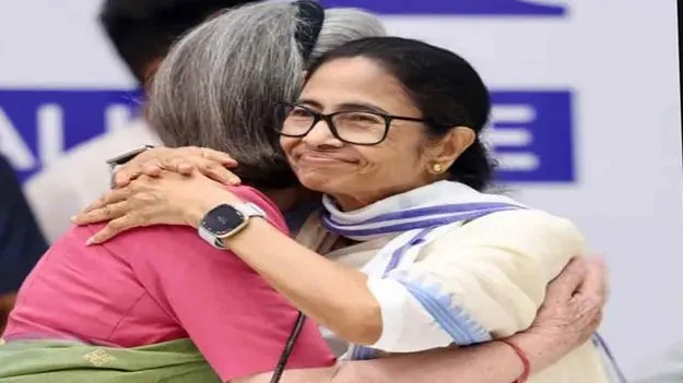 సోనియాగాంధీతో మమతా బెనర్జీ సమావేశం.. భవిష్యత్తు వ్యూహంపై చర్చ