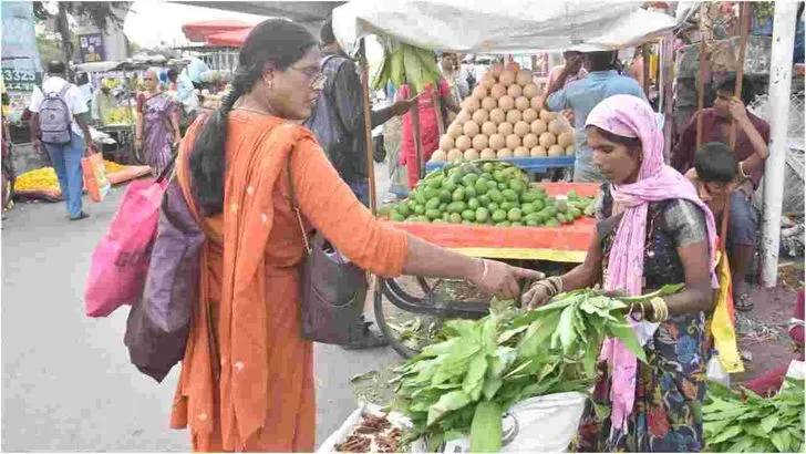 మార్కెట్‌లో ఉగాది పండుగ సందడి..