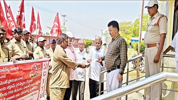 హమాలీల సమస్యలు పరిష్కరించాలి