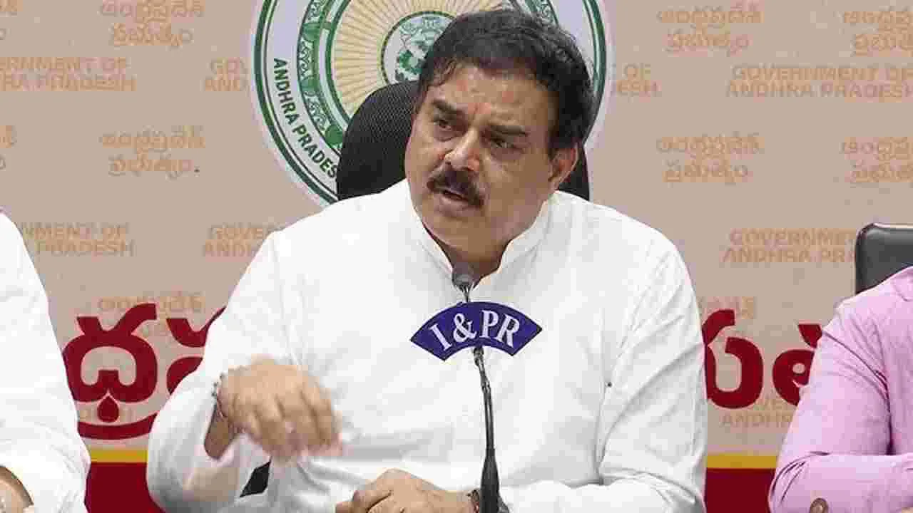 తప్పులు చేసే గ్యాస్ ఏజెన్సీలపై కఠిన చర్యలు: మంత్రి నాదెండ్ల