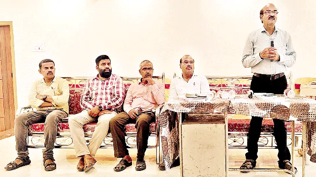 రైతులకు ఇబ్బంది లేకుండా విత్తనాలు విక్రయించాలి