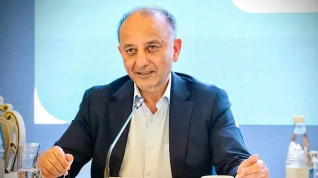 సింధూ జలాలను నియంత్రిస్తున్న చేతులను ఇస్లామాబాద్ నరికేస్తుంది: పాక్ మంత్రి వ్యాఖ్యలు