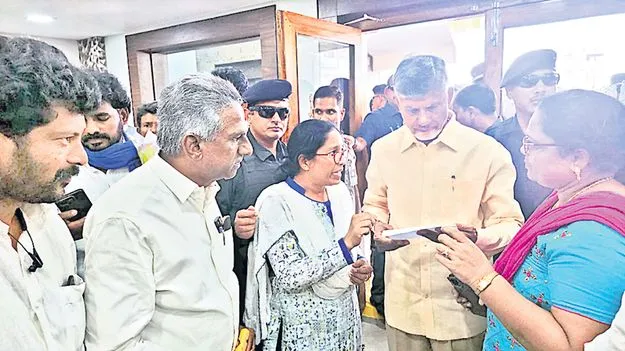 వేతన పెంపు కోసం ఎదురుచూపులు