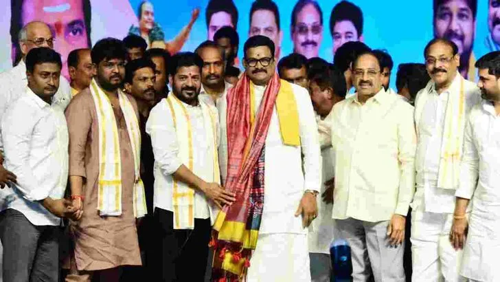 మైత్రీవనం సర్కిల్‌లో ఎన్టీఆర్‌ విగ్రహాన్ని ఆవిష్కరించిన రేవంత్ రెడ్డి
