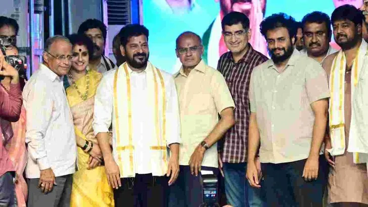 మైత్రీవనం సర్కిల్‌లో ఎన్టీఆర్‌ విగ్రహాన్ని ఆవిష్కరించిన రేవంత్ రెడ్డి