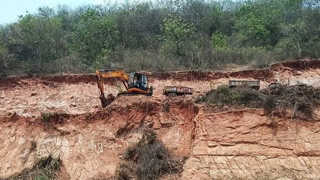 తవ్వేస్తున్నారు!