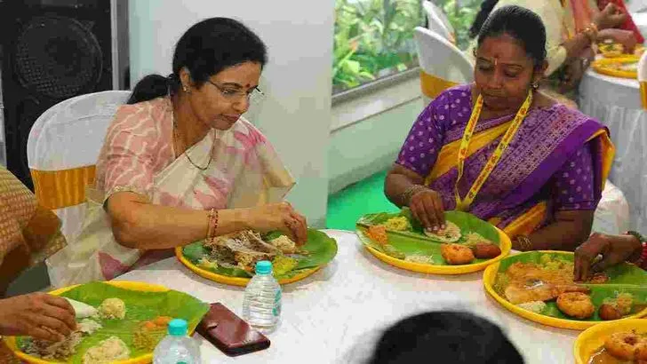 రెండో రోజు.. కుప్పం పర్యటనలో నారా భువనేశ్వరి..