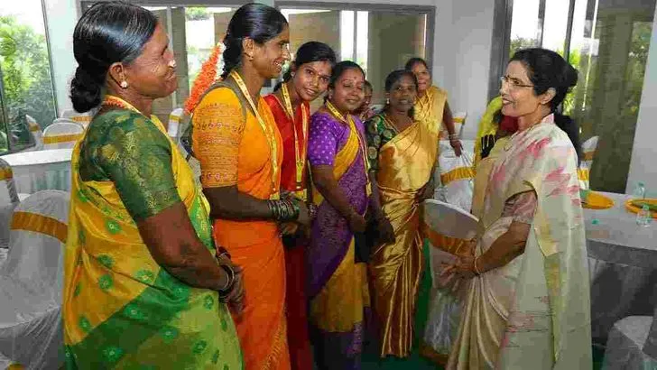 రెండో రోజు.. కుప్పం పర్యటనలో నారా భువనేశ్వరి..