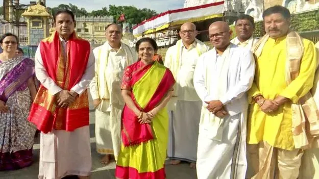  తిరుమల వెంకన్నను దర్శించుకున్న నారా భువనేశ్వరి.. ప్రత్యేక పూజలు