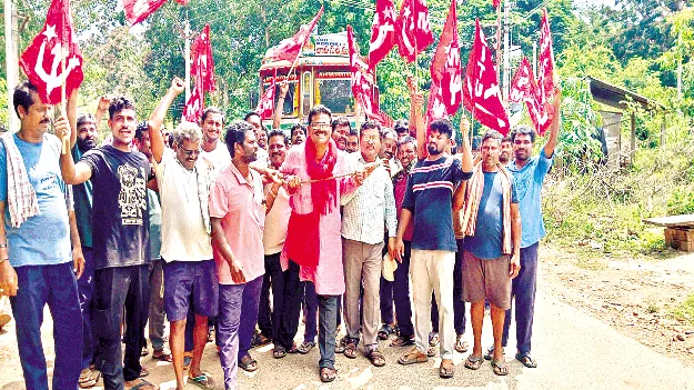 పెట్రో ధరల పెంపుపై వినూత్న నిరసన 