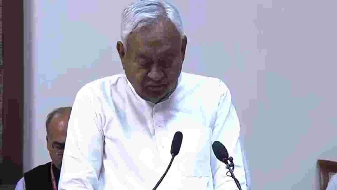 బీహార్ రాజకీయాల్లో చారిత్రాత్మక మార్పు..  రాజ్యసభ సభ్యునిగా నితీష్ ప్రమాణ స్వీకారం