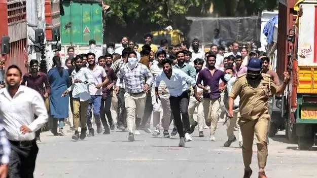 నోయిడా అల్లర్లు.. ఇద్దరి అరెస్టు, మరొకరు పరారీ..