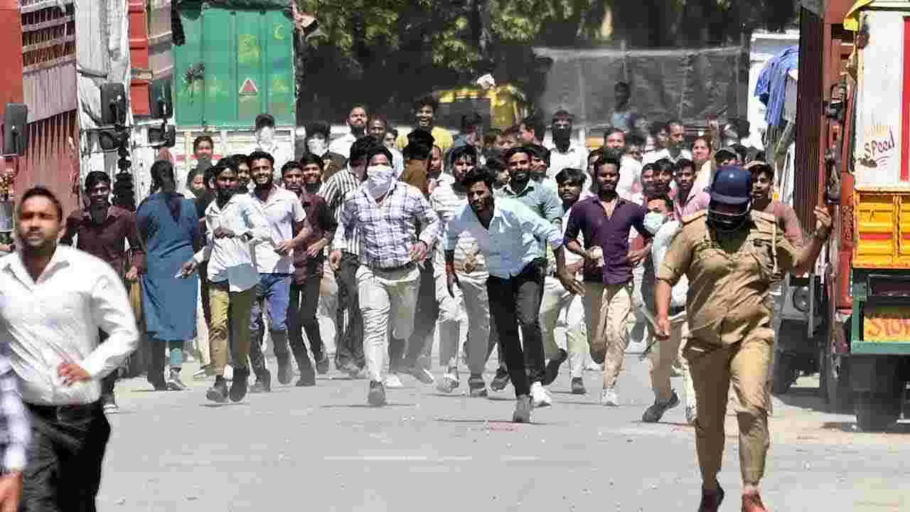 నోయిడా అల్లర్లు.. ఇద్దరి అరెస్టు, మరొకరు పరారీ..