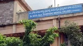 మెడికల్ కాలేజీ విద్యార్థినిలపై లైంగిక వేధింపులు.. ఉద్యోగులపై సస్పెన్షన్ వేటు..