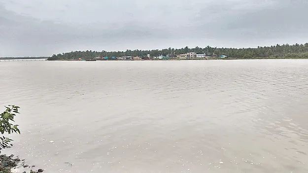 ఎర్ర నీటికి ఎదురుచూపు
