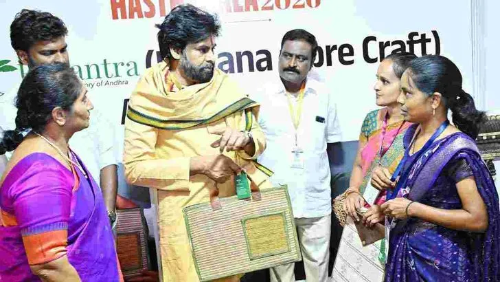  విజయవాడలో హస్తకళల ఉత్సవాన్ని ప్రారంభించిన పవన్ కల్యాణ్
