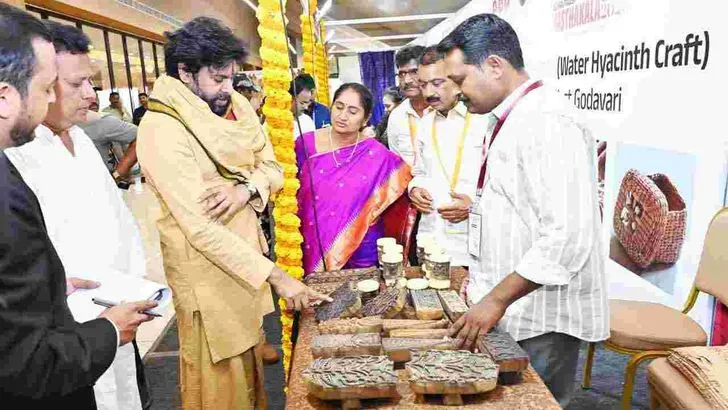  విజయవాడలో హస్తకళల ఉత్సవాన్ని ప్రారంభించిన పవన్ కల్యాణ్