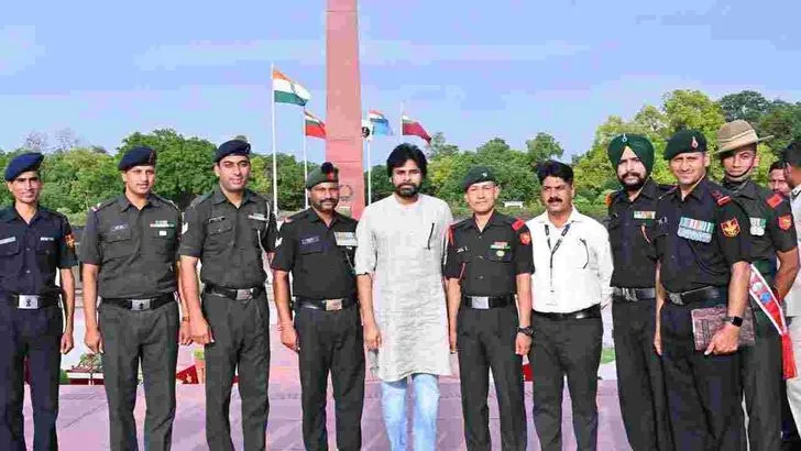 ఢిల్లీలో జాతీయ యుద్ధ స్మారక చిహ్నాన్ని సందర్శించిన పవన్ కల్యాణ్