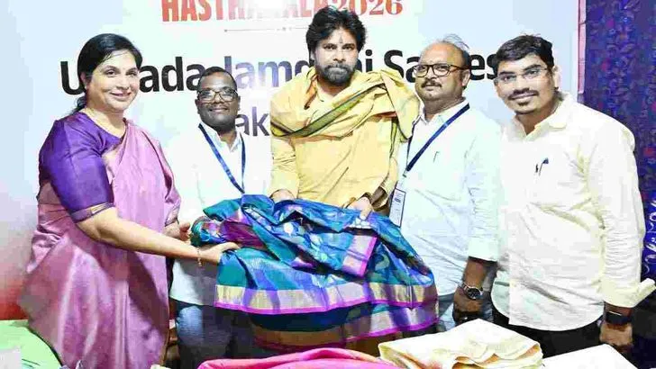  విజయవాడలో హస్తకళల ఉత్సవాన్ని ప్రారంభించిన పవన్ కల్యాణ్
