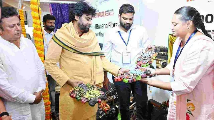  విజయవాడలో హస్తకళల ఉత్సవాన్ని ప్రారంభించిన పవన్ కల్యాణ్