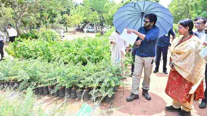 రాజానగరంలో అటవీశాఖ ప్రాంతీయ పరిశోధన కేంద్రాన్ని పరిశీలించిన పవన్ కల్యాణ్