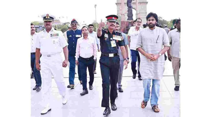 ఢిల్లీలో జాతీయ యుద్ధ స్మారక చిహ్నాన్ని సందర్శించిన పవన్ కల్యాణ్