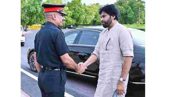 ఢిల్లీలో జాతీయ యుద్ధ స్మారక చిహ్నాన్ని సందర్శించిన పవన్ కల్యాణ్