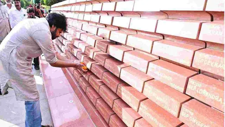 ఢిల్లీలో జాతీయ యుద్ధ స్మారక చిహ్నాన్ని సందర్శించిన పవన్ కల్యాణ్