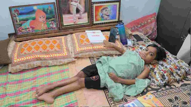 హనుమకొండలో అభిమాని  నిరంజన్ ఇంటికి వెళ్లిన పవన్ కల్యాణ్..
