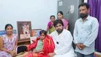 హనుమకొండలో అభిమాని  నిరంజన్ ఇంటికి వెళ్లిన పవన్ కల్యాణ్..